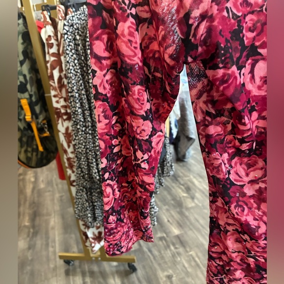 Express vintage rose sparkly blouse size M - Picture 2 of 3